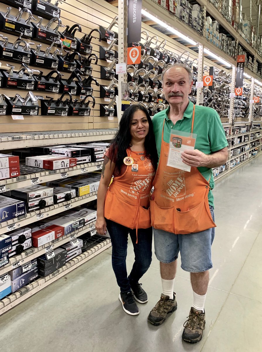 rodriguezp0412's tweet photo. Bob from D26 getting recognized for all his hard work and dedication during inventory prep 👏🏽🌟0️⃣9️⃣6️⃣3️⃣  ⁦@nola_HD0963⁩ ⁦@LourdesPerry⁩ ⁦@Tino_Longobardi⁩ https://t.co/6y55vvbsqA