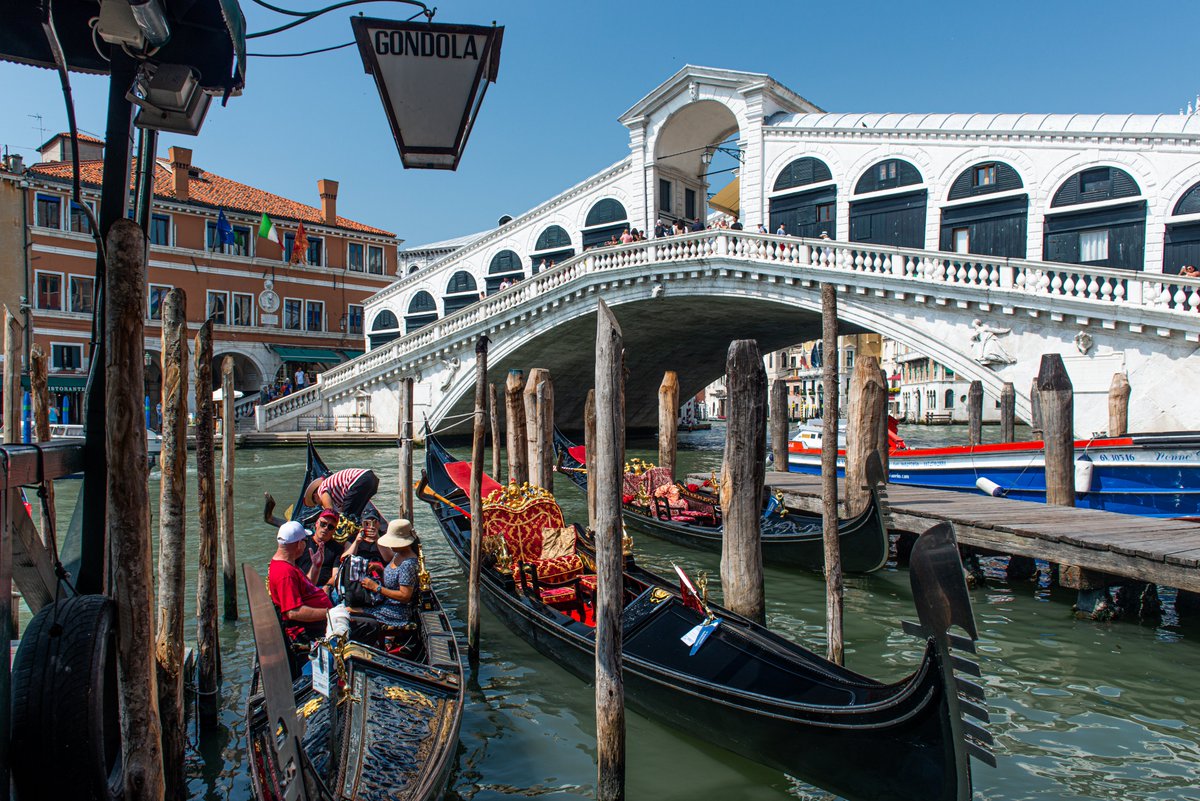 Ingrid was vorige maand in #Venetië en wat is het toch een fascinerende en wonderschone stad, geen wonder dat de hele wereld het wil zien. Op onze #taalschool <a href="/istitutovenezia/">istitutovenezia</a> ga je echt op in het ‘normale’ Venetiaanse leven. Meer informatie italstudio.nl/taalreizen-ita…