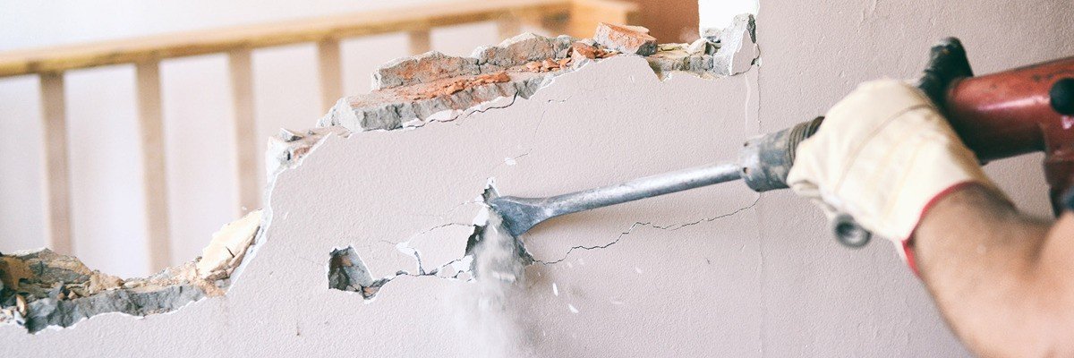 Renoveren of nieuwbouw? Met de nieuwe sloop- en heropbouwpremie combineer je de twee! Wij leggen het even uit. bit.ly/2HerSNa #bouwen #renoveren #metrespect #victorbouwt #victorrenoveert