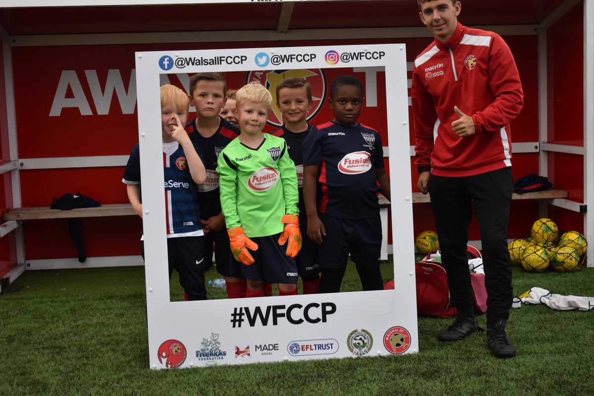 WFCFoundation_'s tweet photo. 🏟 The boys from @ShelfieldUtdFC U8s were our flag bearers this evening. Hope you all loved the football session, being part of the Guard of Honour, and are now enjoying the game! #WFCCP https://t.co/E6nzPYKqKZ