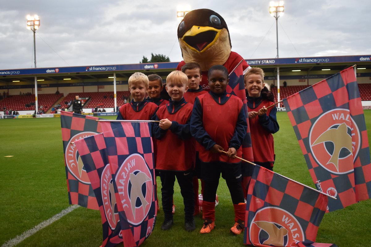 WFCFoundation_'s tweet photo. 🏟 The boys from @ShelfieldUtdFC U8s were our flag bearers this evening. Hope you all loved the football session, being part of the Guard of Honour, and are now enjoying the game! #WFCCP https://t.co/E6nzPYKqKZ