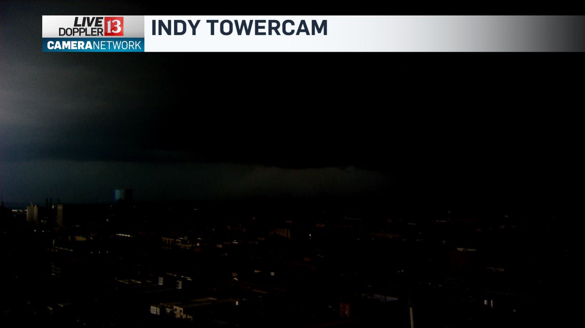 SeanAshWX's tweet photo. @NWSSPC @angelabuchman Destructive storm in #Indy now.  Take shelter.  Radar sampling 60-70+mph wind. #INwx https://t.co/VsRUec90uO