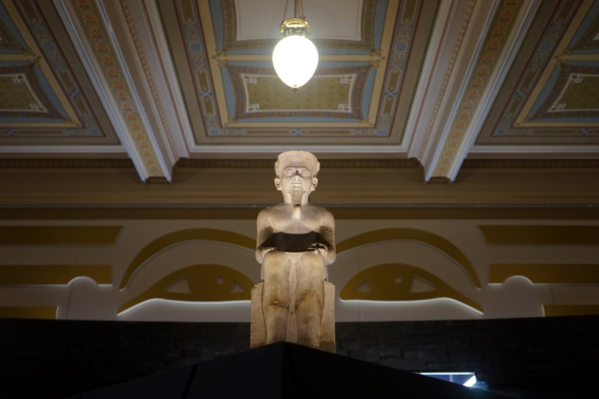 IKAROScz's tweet photo. Strávit sobotu s Christianem Loebenem, který přivezl a instaloval sochu Hannoverského Amona na výstavě #Tutanchamon v @narodnimuzeum bylo nesmírně zajímavé. Od středy můžete zajít na novou multimediální expozici i vy... https://t.co/oaEJeXL262