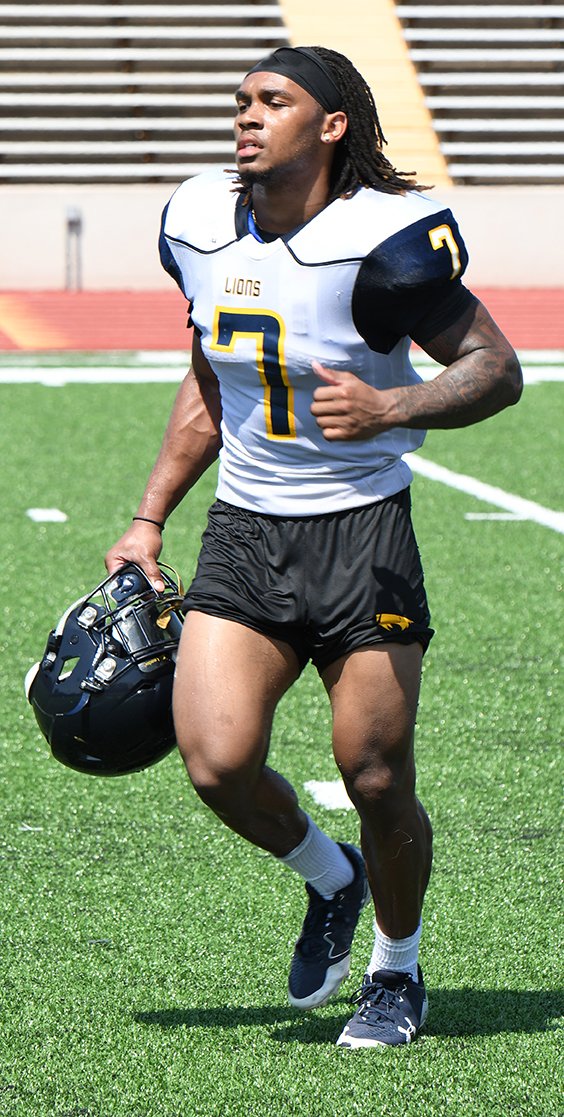 Lions_FB's tweet photo. Another hot day on the Hawk after moving freshmen in this morning. #TimeToHunt 

https://t.co/D9bCG7CzQC https://t.co/mJkUjB5QFr