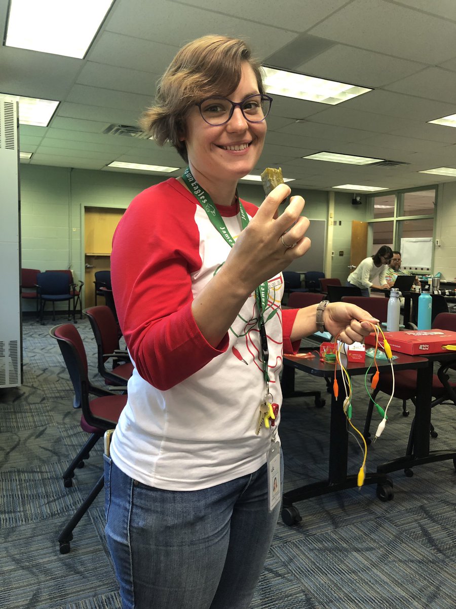 It’s not often that your PD is edible <a href="/makeymakey/">Makey Makey</a> <a href="/WJCCInnovates/">WJCC Innovates</a> <a href="/WJCCSchools/">WJCC Schools</a> #wjccITRT <a href="/Jo_Feingold/">Jo Feingold 🤓</a>