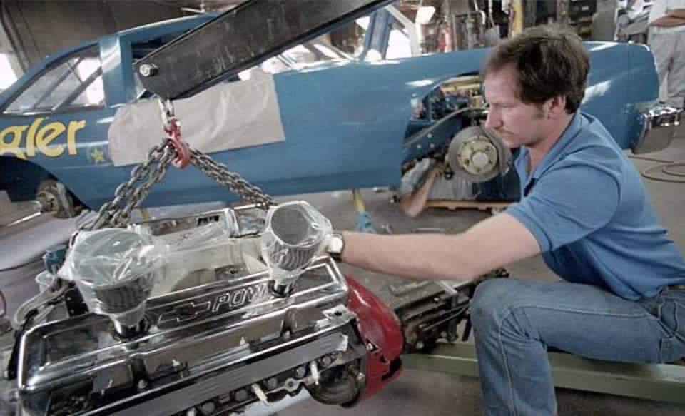 DaleJr's tweet photo. @wrangler3chevy wrenching on that cars power plant https://t.co/qozz0LeKDv