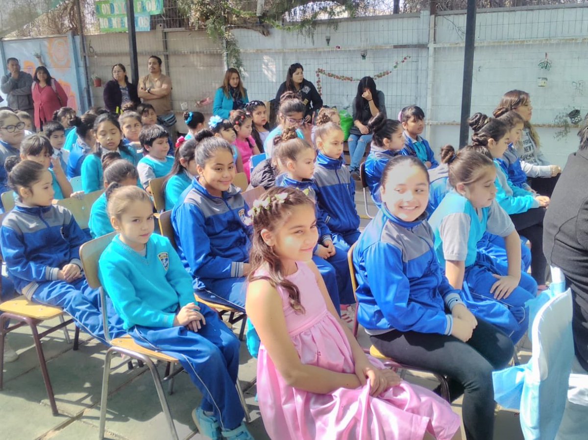 floranormilla's tweet photo. Premiación excelencia académica en nuestro colegio. https://t.co/6g0GTQkxg5