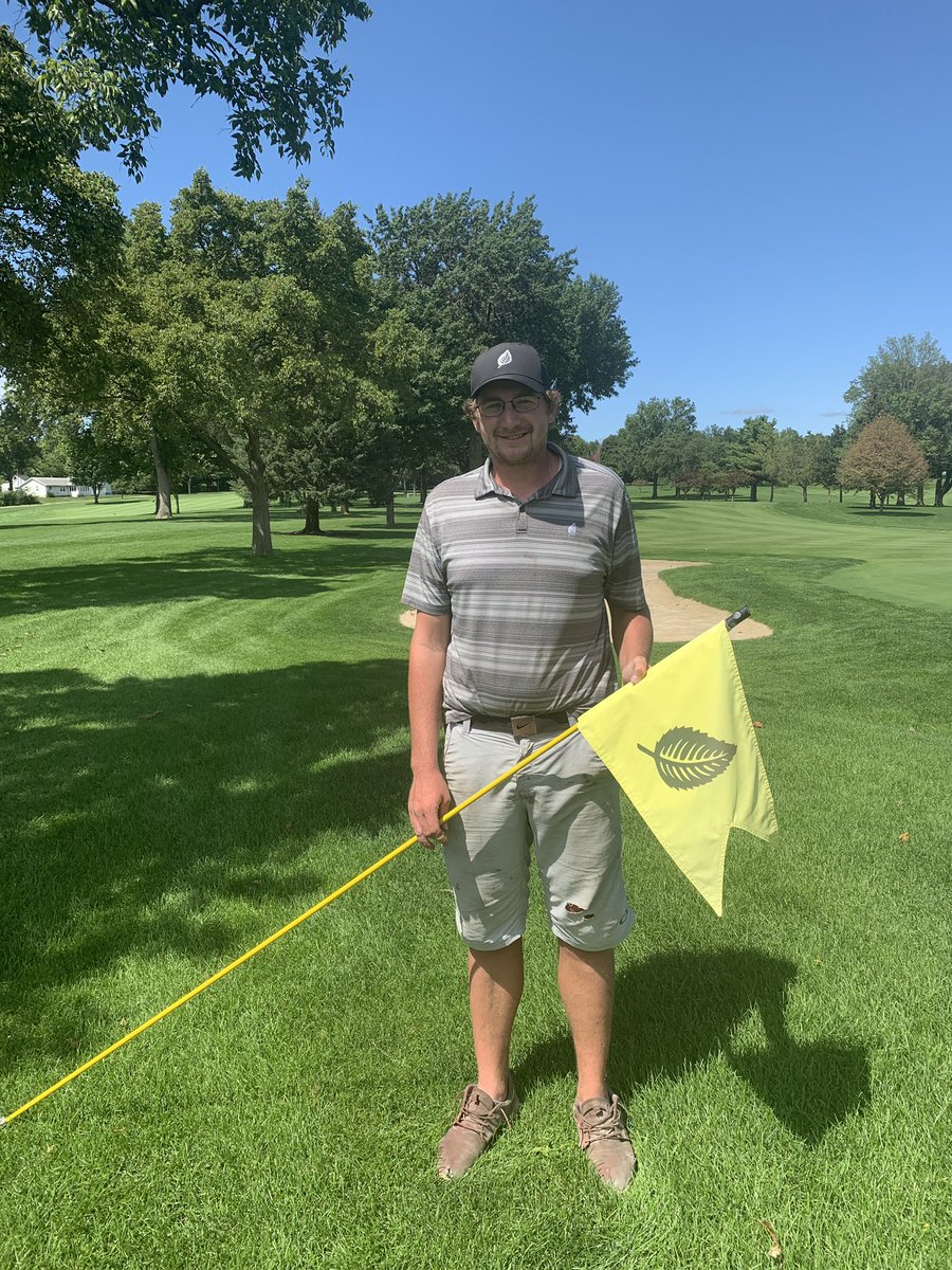 ElmcrestClub's tweet photo. It’s Meet the Team Tuesday! Mitch is our 2nd Assistant Superintendent and helps with our golf course maintenance. Join him tonight at our annual Golf Course Appreciation Night to help make our course look great for years to come! #eccpride https://t.co/W9zNtFFwDB