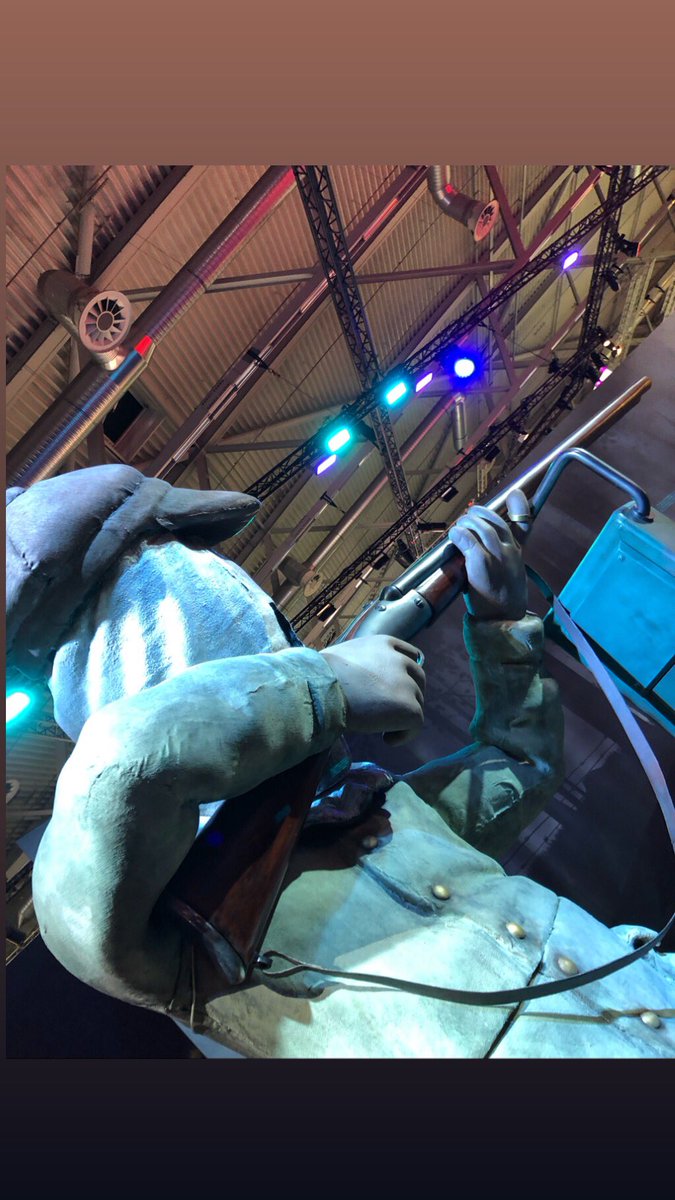 VaduAmka's tweet photo. Day 1 #gamescom2019 passage obligé chez @BandaiNamcoFR pour #Littlenightmares2 😱 Et on a reçu une fig trop badass de Six ! #Geekteam https://t.co/gdB9HFmoQA