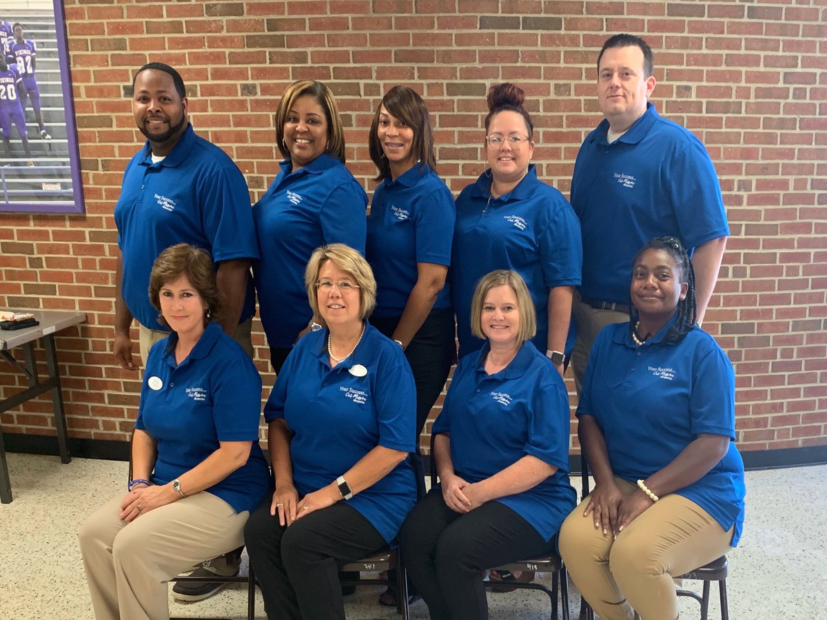 abbeylaskew's tweet photo. Proud to lead this strong team of instructional professionals. #ecpsciss #yoursuccessourmission https://t.co/a7DaQJAgJw