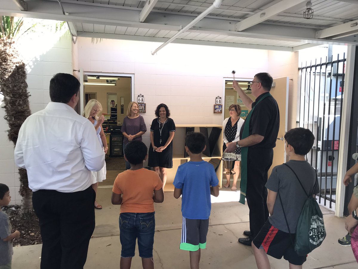 sms_ppal's tweet photo. PTG Rosary Walk and Blessing of our classrooms and teachers. Thank you to Fr. Brent and our amazing students and parents! #smspoway #ourcru #americasfineststudents #americasfinestparents https://t.co/ngVsp8ZcNZ