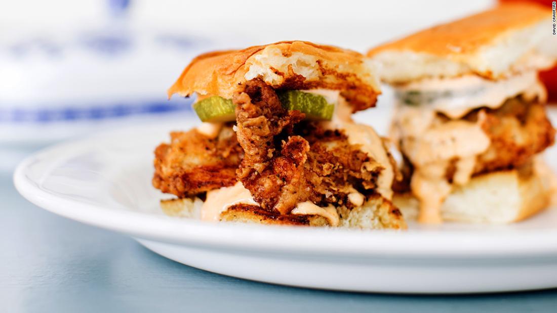 CNN's tweet photo. Fast food chains are beefing about who has the best chicken sandwich https://t.co/denoQCFfZE https://t.co/mByim5edW4