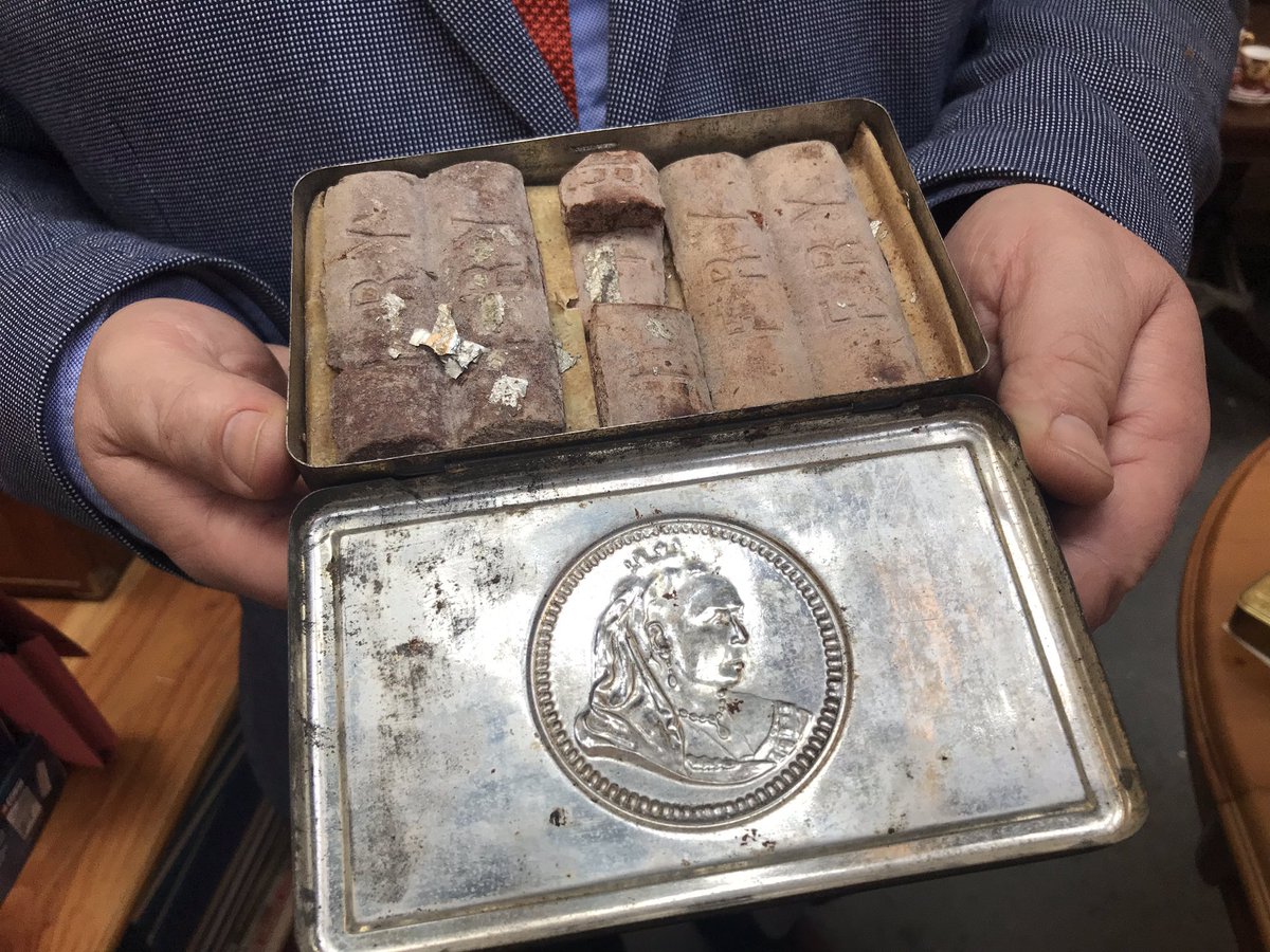 CatoCrane's tweet photo. .Her Majesty Queen #Victoria #BoerWar Tin Still Containing Bars of Fry’s #Chocolate .. And They Still Taste Good - I Am SURE ! After You of Course .... in the Cato Crane Auction On Wednesday 21st August .. 0151 709 5559 @ArmyInLondon @armymuseumsuk @BoerWar_facts @AntiqueRoadTrip https://t.co/t67LwXkHAU
