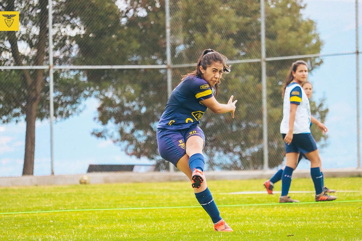 FEFecuador's tweet photo. 📸 Postales del entrenamiento de nuestra Tricolor Sub19 femenina en la Casa de la Selección. 💪🏻🇪🇨 https://t.co/pen8Vque8A