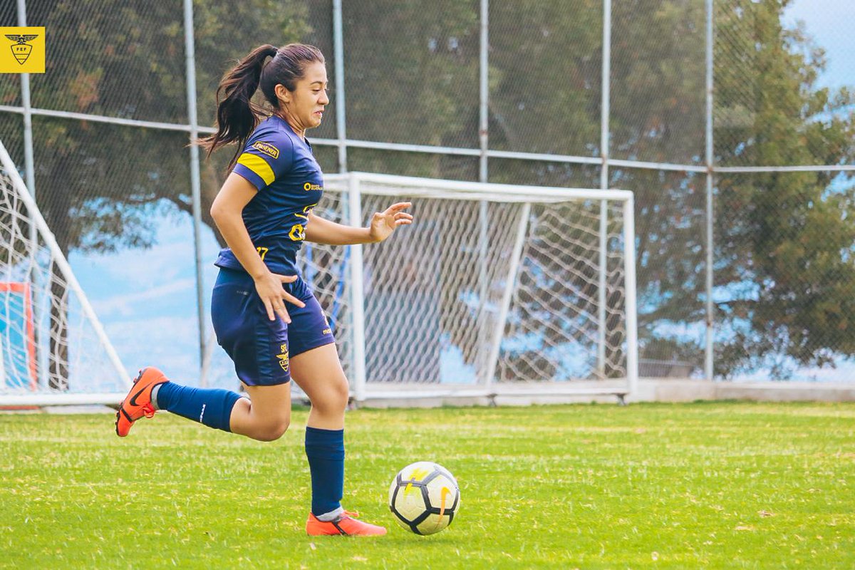 FEFecuador's tweet photo. 📸 Postales del entrenamiento de nuestra Tricolor Sub19 femenina en la Casa de la Selección. 💪🏻🇪🇨 https://t.co/pen8Vque8A