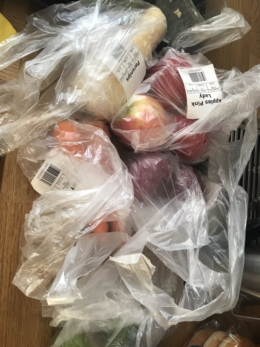 suzie_squirrel's tweet photo. @Tesco Day 2 of your ‘no bag’ policy and I get this 🤦‍♀️ What happened to last weeks brown paper bag? #fail #plasticfree #plasticpollution #SayNoToPlastic https://t.co/IzlVzEHzYj