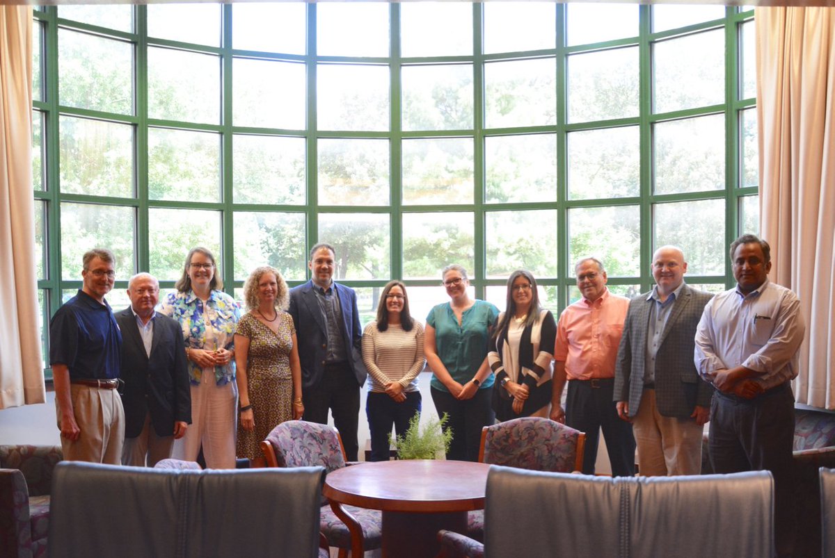 olemisspharmacy's tweet photo. We had an outstanding time recognizing many of our #StellarFaculty award winners with a lunch in their honor! 🍽️
Congrats to everyone on a fantastic year in academics, service and research (including those who couldn't make it)! https://t.co/7yCDn4YimD
