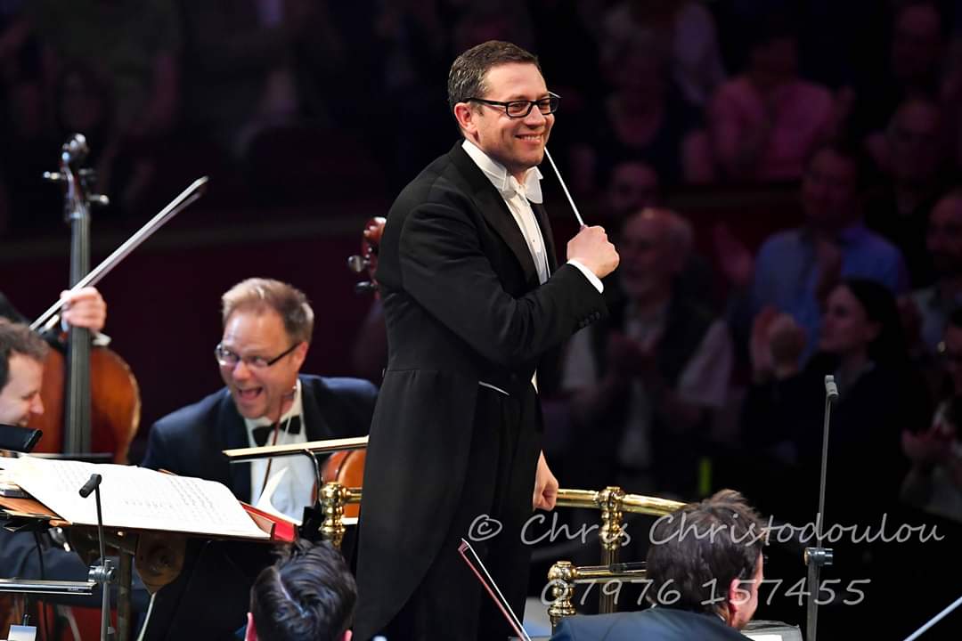 JWOrchestraFans's tweet photo. Great #Prom30 photos by official @bbcproms photographer @photochriscouk, just released via his Facebook page! Full post: https://t.co/AnTamrF2Fv
I love the one with cellists @JonathanAasgaa2 and Tim Lowe sharing a joke π #JohnWilsonOrchestra https://t.co/6hE5nIUrdp