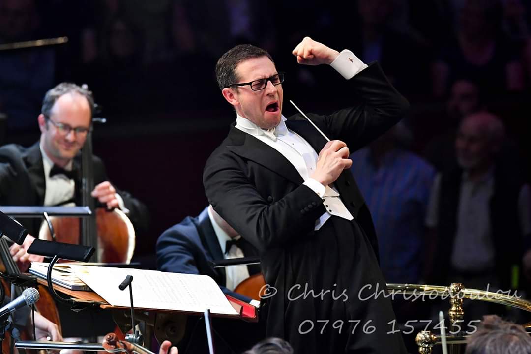 JWOrchestraFans's tweet photo. Great #Prom30 photos by official @bbcproms photographer @photochriscouk, just released via his Facebook page! Full post: https://t.co/AnTamrF2Fv
I love the one with cellists @JonathanAasgaa2 and Tim Lowe sharing a joke π #JohnWilsonOrchestra https://t.co/6hE5nIUrdp