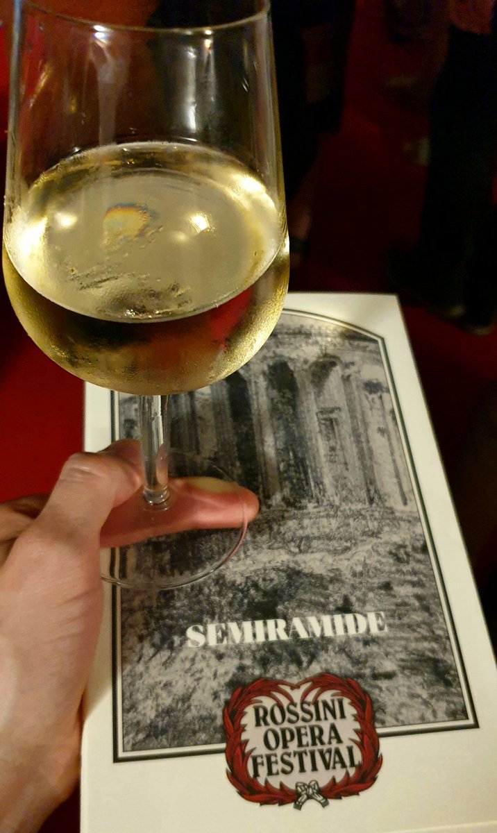 Opernjunkie's tweet photo. "Tutto annunzia de' Numi il furor."

nach einem ersten #ROFsemiramide-Akt in #Rheingold-Länge erstmal eine kleine Erfrischung 😎 https://t.co/X5mdkYVEOZ