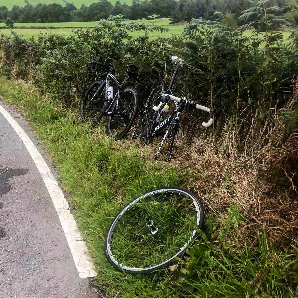 marc_etches's tweet photo. If there is a god, he saved me when my front wheel blow out at 47.9mph on Lodge Lane tonight. Thankfully I stayed upright and stopped just before a stone wall. #wellheld https://t.co/VXFzdq6rjg