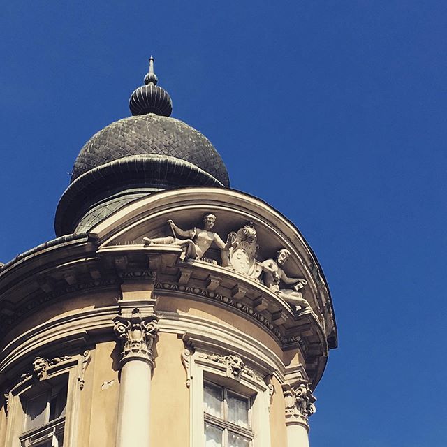 AReadMedia's tweet photo. A couple of days late, but I’ve now left Bratislava and now exploring Vienna. 
Bratislava is a great city, and I really recommend a visit if you can. Highlights were (of course) the UFO tower, going through the forest, riding a cable car and enjoying a d… https://t.co/td78VezmW9 https://t.co/EmBcTVfgBX