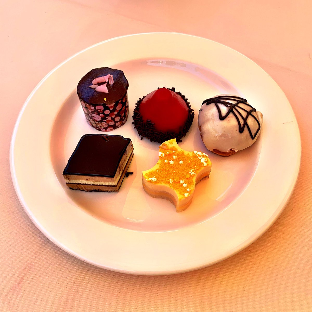 PatrickCMiller's tweet photo. I tried these desserts so you don’t have to... #energysec19 @EnergySec https://t.co/05tNAvpzDH