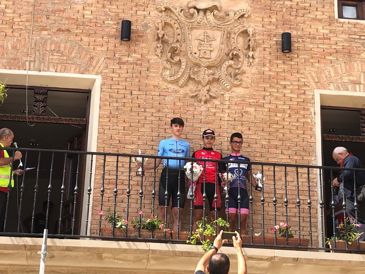 FordGarajeModerno-Aranako tweet media