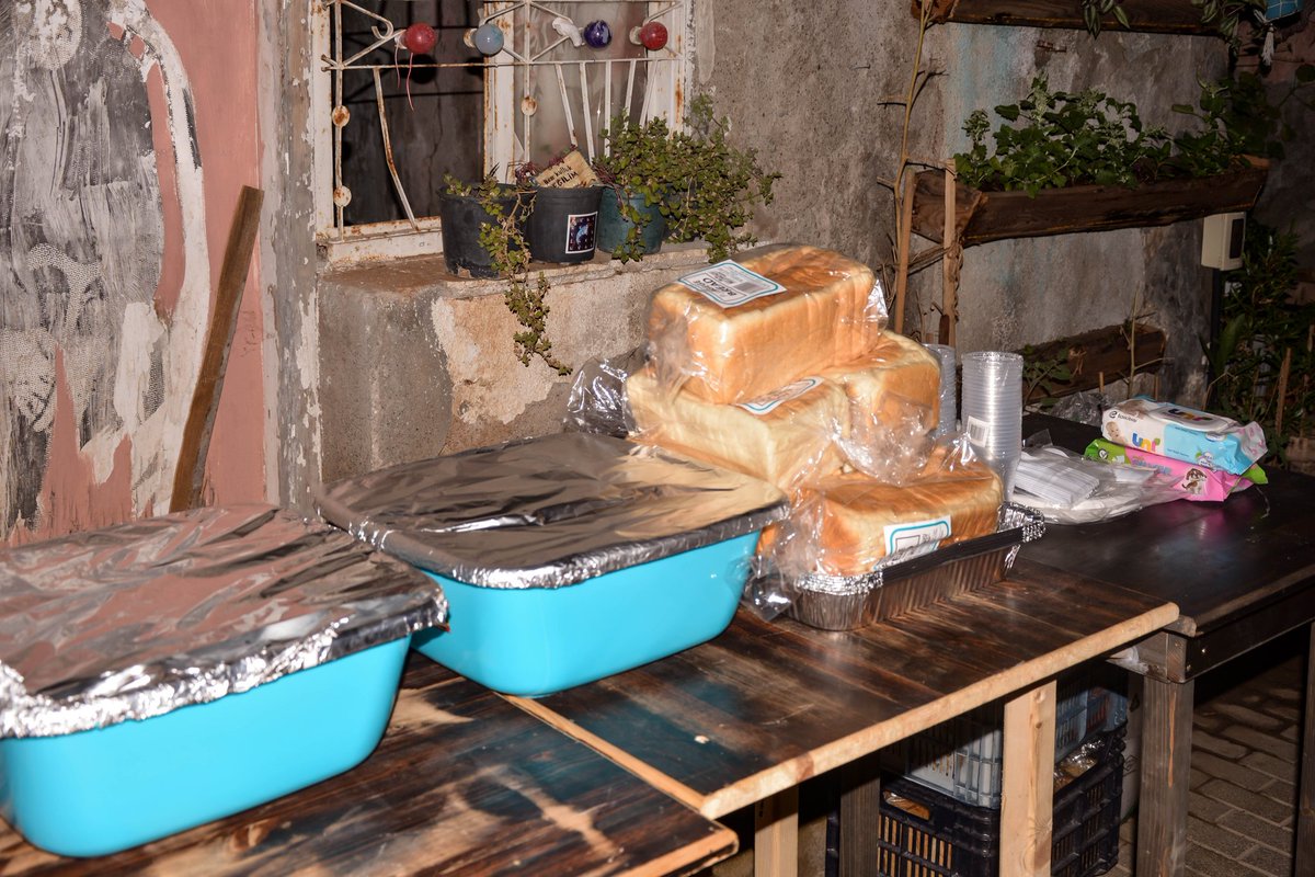 voiscyprus's tweet photo. Our collaboration with Mağusa Kale Pasaji on #WorldHumanitarianDay 2019 was a great success; we screened a movie, socialized, engaged in games, shared food and drinks, and celebrated our common humanity together, indeed!

See you soon in our next event!

#ShareYourHumanity https://t.co/1mHHCe7TCQ