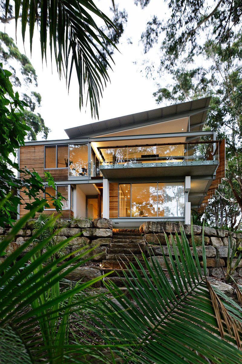 property_metro's tweet photo. Nature has a big influence on the exterior appearance of this #modernhome. #homelove  https://t.co/m1kdL9PXlR https://t.co/B7ONbM4zWs