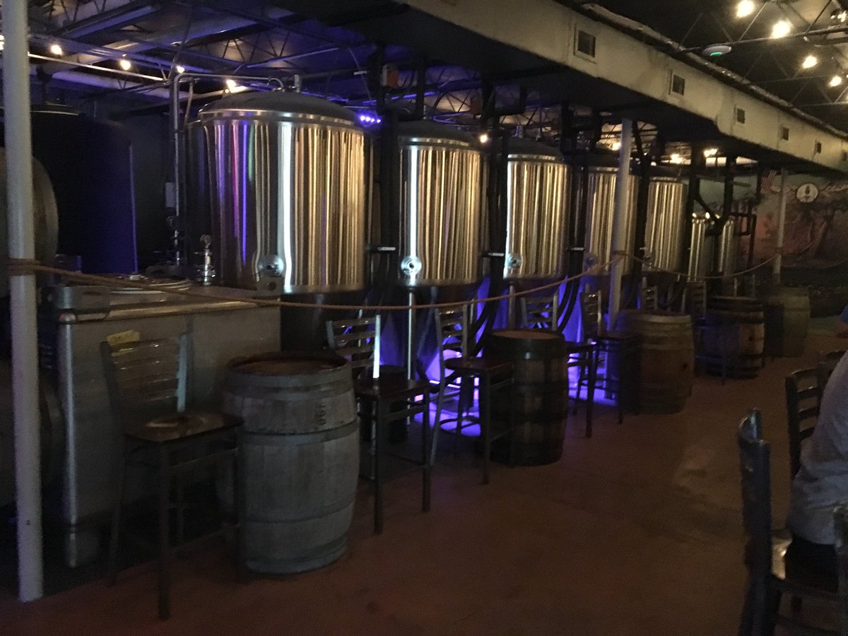 TrvlBreweryGuy's tweet photo. My second #Brewery last night was #InvasiveSpeciesBrewery. They have an #IPA named #Fabio that was my favorite. Also, the π from the #foodtruck was awesome. π» #TravelBreweryGuy #CraftBeer #FLBreweries #FtLauderdale https://t.co/XAksiyssFC