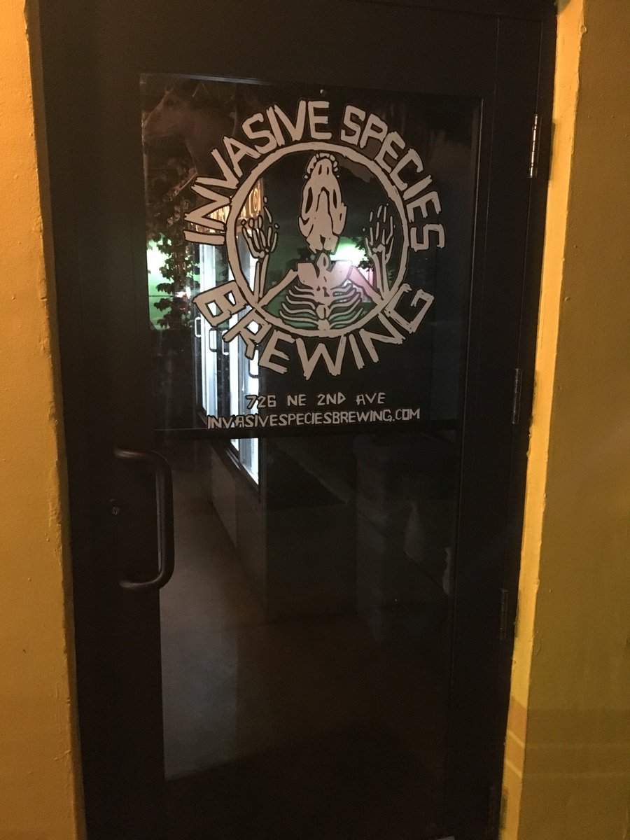 TrvlBreweryGuy's tweet photo. My second #Brewery last night was #InvasiveSpeciesBrewery. They have an #IPA named #Fabio that was my favorite. Also, the π from the #foodtruck was awesome. π» #TravelBreweryGuy #CraftBeer #FLBreweries #FtLauderdale https://t.co/XAksiyssFC