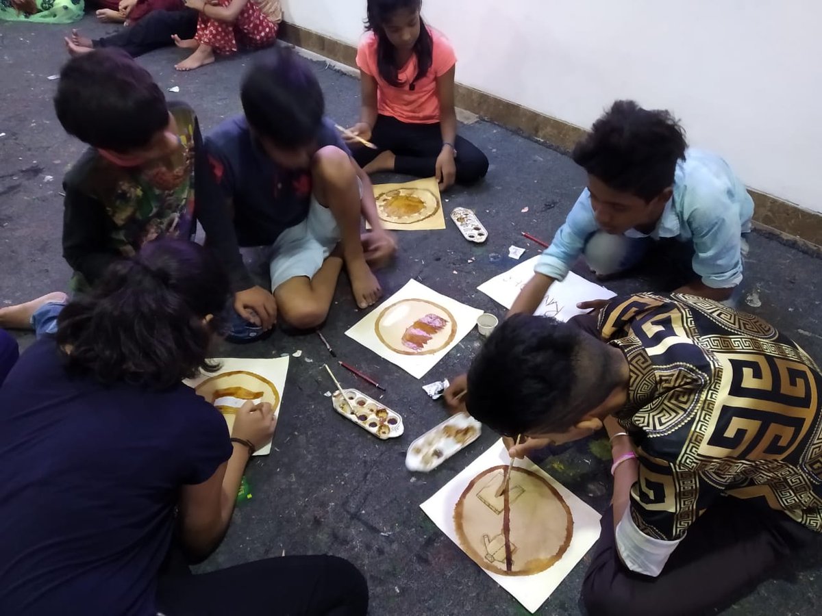 KNMAIndia's tweet photo. 40 Children from Chero NGO visited Kiran Nadar Museum of Art Noida for an art workshop on “Coffee Painting(Sepia)” inspired by artist Atul Dodiya and Gandhi’s Principle and its depicted through symbols.

#ArtEducation #FreeArtWorkshop #Workshop #ArtWorkshop #Artist #IndianArt https://t.co/D5MkH2wcnt