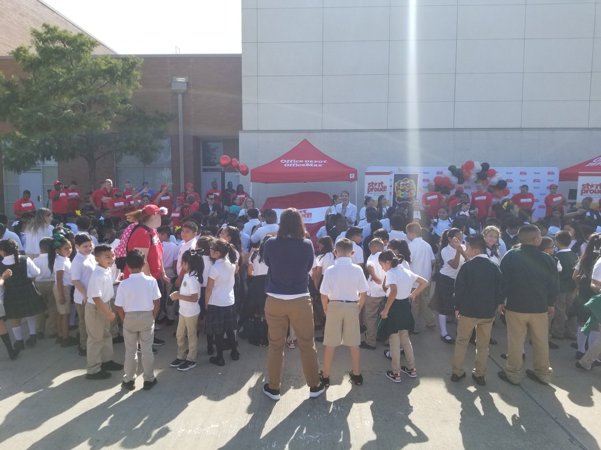 leadjrobles's tweet photo. @HBGonzalezPLA Our students are very excited for their present from @officedepot Thank you very much #ThankfulTuesday https://t.co/kkB2OExK8s