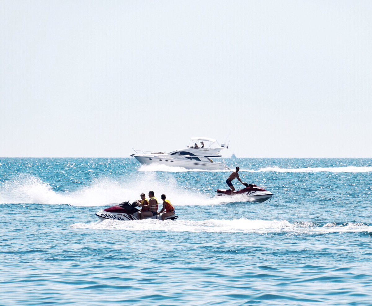 irisonthebay's tweet photo. Riding into the blue… #BackyardGoals https://t.co/N34Gc36HXZ