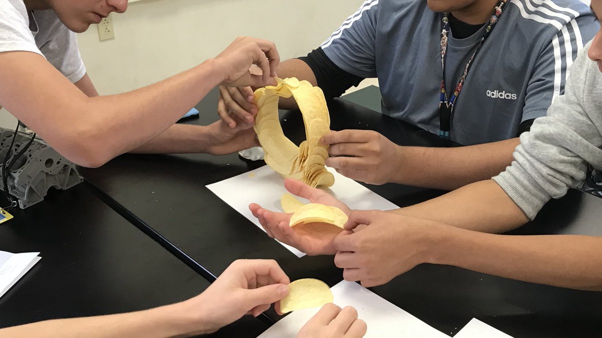 warrensworlds's tweet photo. Starting the school year off right! With some collaborative problem solving and a little fun! at Global HS.. @AnnaMarieWarre1 @Wax_GlobalHS @WaxahachieISD #GlobalHS #MakeSomething https://t.co/dnyvlR82Y0