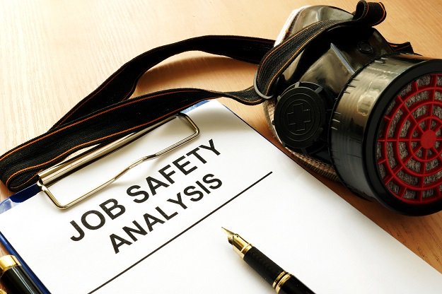 SWIFT_Learning's tweet image. Did you know employers 👷 are required to identify #workplacehazards and protect their employees 👷♀️ from harm. Furthermore, employees have the right to know about the #hazards in their jobs and how to protect themselves. #SWIFTLearning #JSA
📽 Video: youtu.be/LdZiYZRF_Kk