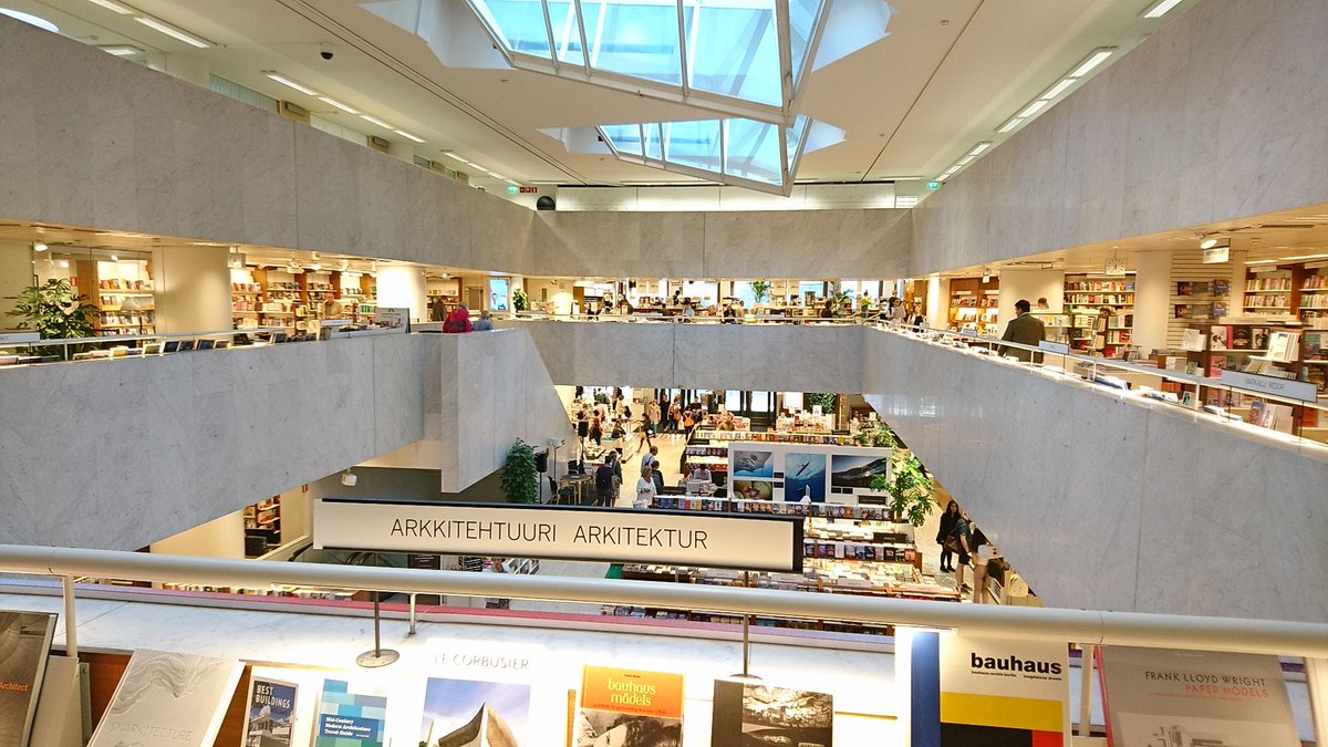 summerstyle's tweet photo. Helsinki, Suomi. Sunny weather, free museums, tasty bread, green trams and the biggest bookshop. https://t.co/NUJ19L0lX8