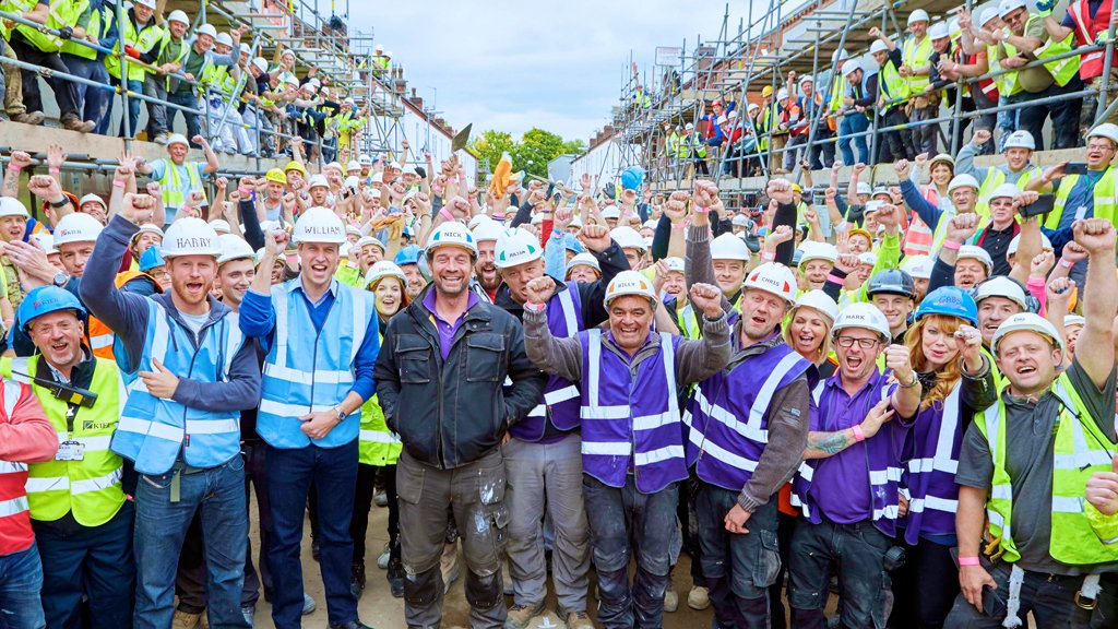 bbcpress's tweet image. 🏚➡🏡 To mark 20 years of #DIYSOS @MrNickKnowles hits the road to revisit some of the biggest and most challenging builds from the @BBCOne series: bbc.in/31Qbvyd #DIYSOS20