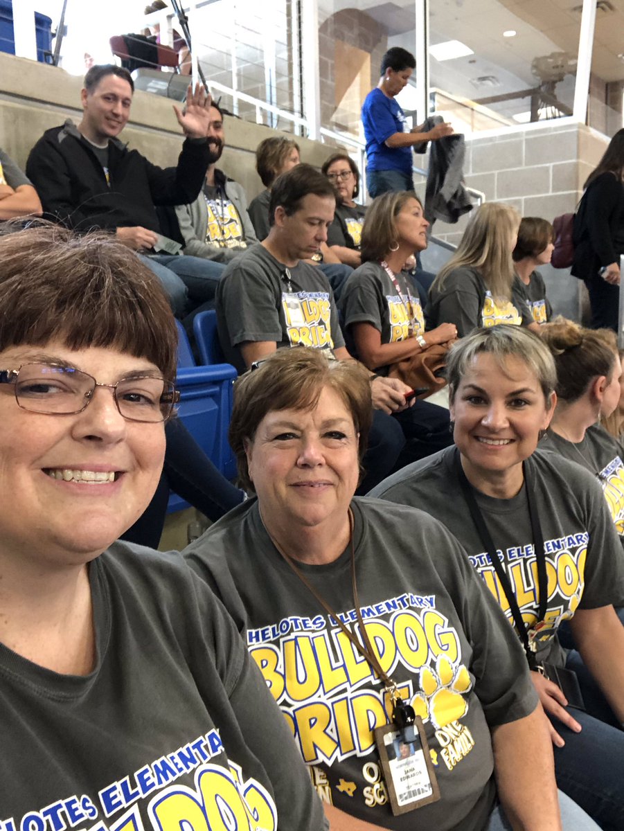 marirodz97's tweet photo. Convocation 2019 “Be Legendary” #helotesbulldogs #RootEdHelotes https://t.co/BETzzco60h