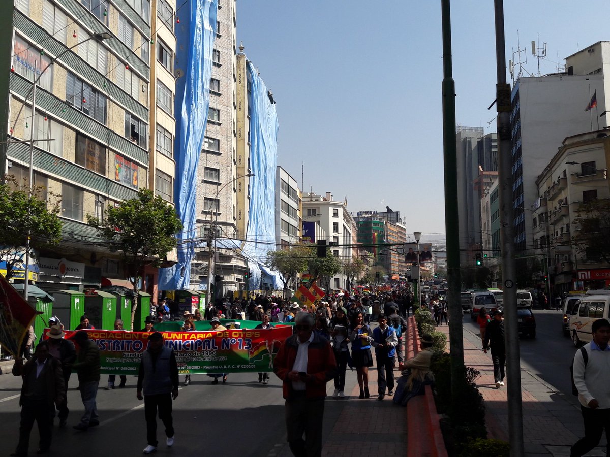 L_MJorge's tweet photo. #DeÚltimo
@Inmediacionesbo
#LaPaz se respeta, marcha convocada por La Asamblea de la Paceñidad colapsó el centro Paceño, organizaciones respaldan trabajo del burgomaestre y apoyan acciones tomadas en beneficio de la ciudad. https://t.co/TAoa2eQFRc