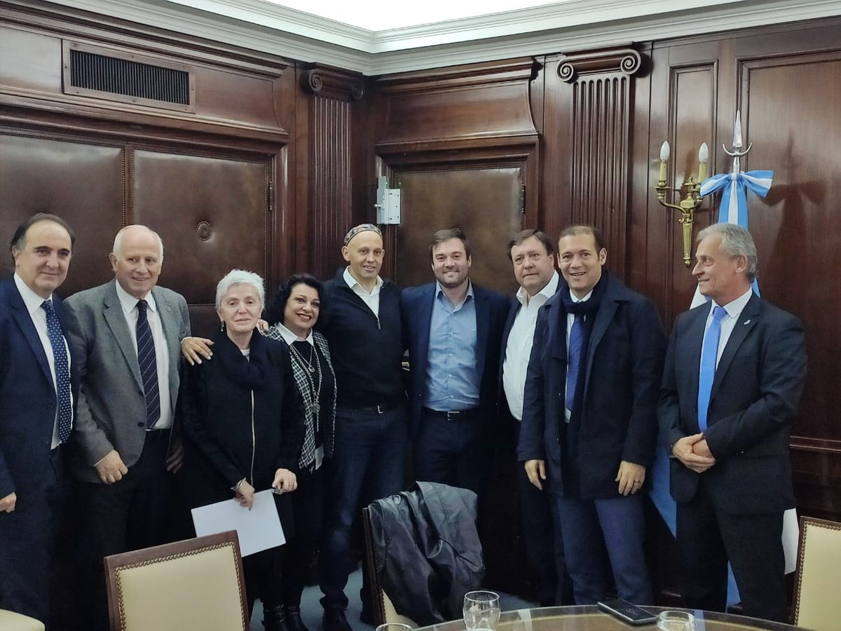 AmbienteRN's tweet photo. ♻️FIRMA DE CONVENIO POR PROYECTO #GIRSU REGIÓN DE LOS VALLES Y LA CONFLUENCIA. 
#RioNegro #Neuquen 
#Basuracero https://t.co/76aTouRcOf
