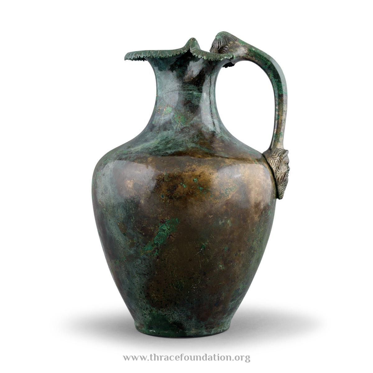 ThraceFNDN's tweet photo. This is an #ancient bronze trefoil-mouthed oinochoe dated to 330-310 BC. This typical #Greek shape was once used as a wine pourer. On its handle attachments there are two faces of a young and an elder satyrs.
#VassilBojkovCollection #ThraceFoundation #AncientArt #twitterstorians https://t.co/E7XSIngR69