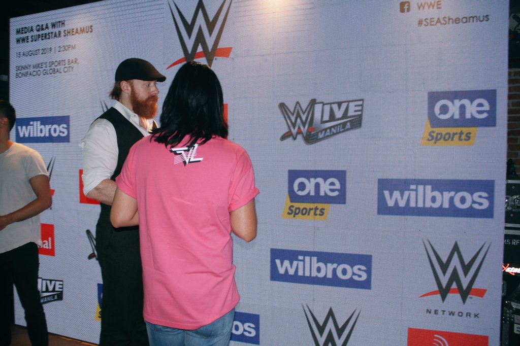 guywithfoureyes's tweet photo. @HEELZiggler Me pleading @WWESheamus not to brogue kick me. Lol. Oh, also, I'm rocking that DZ All The Way tee as you can see. A lot of fans couldn't help but get envious and I can't really blame them. ๐คทโโ๏ธ #SweetMerch https://t.co/8TL0WYQLGU