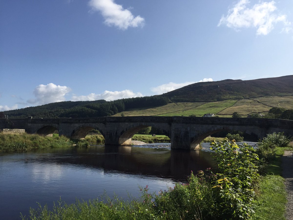 oscar_boyo's tweet photo. Had worse views having an afternoon pint 🍺 #yorkshiredales https://t.co/W5soryHHVk