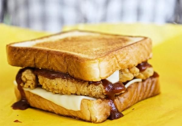 TexasHumor's tweet photo. Scrolling through #ChickenSandwichTwitter and all I've got on my mind is one of these 😍 https://t.co/DuumNsGMg3