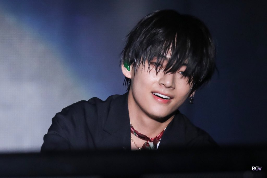 btssevenart's tweet photo. 💜you are pure magic in our lives💜

#Taehyung #V #BTSV #BTS #BTSwithAesthetic @BTS_twt 

©️@becauseofV95 https://t.co/yaQG10xvzj