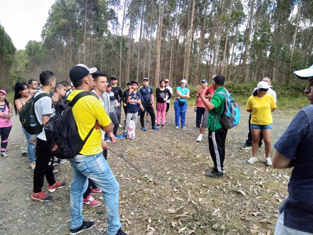 coladventure's tweet photo. Caminata Rural Interpretativa🌳🍁🦜

La empresa Alimentos Cárnicos del municipio de Dosquebradas realizaron con Colombian Adventure una caminata con 3 guías intérpretes ambientales donde se concientizaron de la importancia de proteger el medio ambiente. 
-

#colombianadventure https://t.co/HVTXHYgA2S