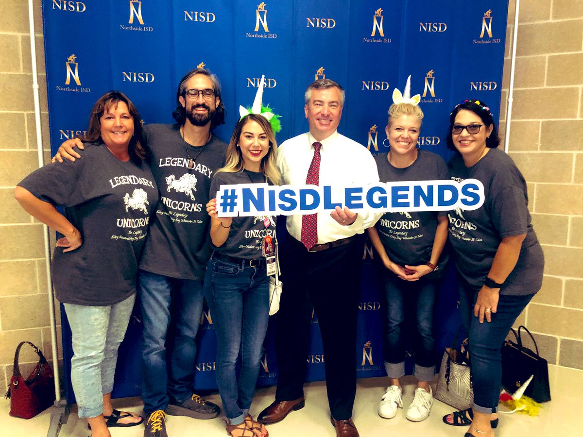 Mrs_Rizo's tweet photo. @nisdevers Discovery Team 🔍 #convoselfie #LegendaryUnicorns 🦄#NISDLegends https://t.co/7MXOePlAtp