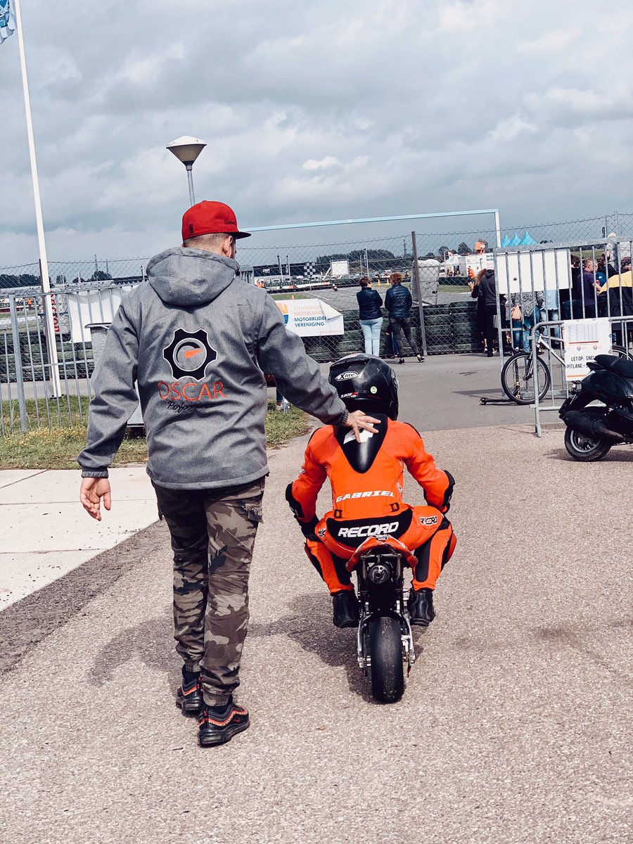 osrofficialteam's tweet photo. Domenica scorsa si è svolto l’europeo Minimoto ad Assen nel TT Junior Track e il nostro piccolo nano da combattimento Gabriel Tesini ha concluso con un bel settimo posto a ridosso dei primi. https://t.co/3s9a09Y0mo